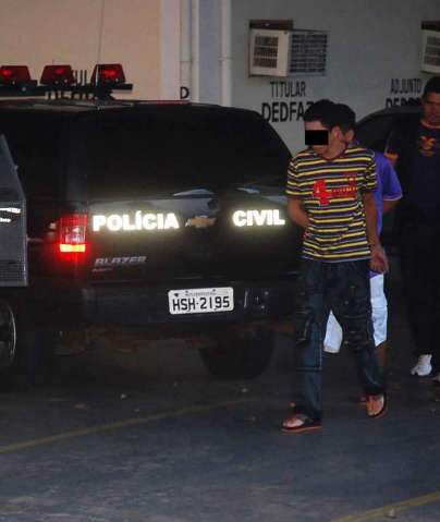  Adolescente que matou por ci&uacute;mes de ex-namorada se entrega &agrave; Pol&iacute;cia Civil
