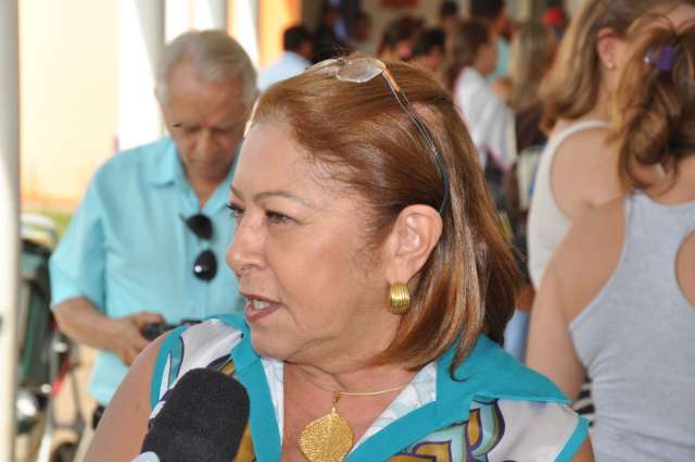 Pais e m&atilde;es reclamam de poucas vagas em escolas de tempo integral