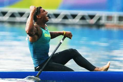 Isaquias Queiroz leva a medalha de bronze na canoagem