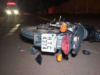 Honda Titan envolvida em acidente fatal no fim da noite de ontem. (Foto: Adilson Domingos)