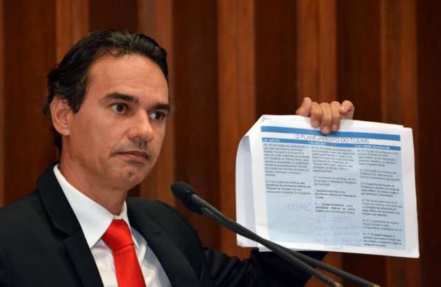 Deputado nega irregularidades na contrata&ccedil;&atilde;o de consultores