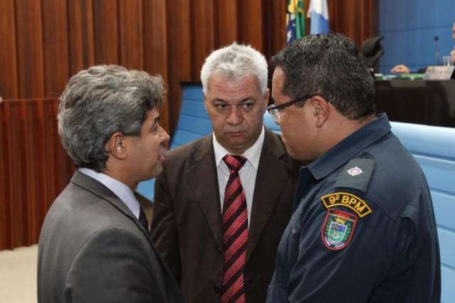Servidores buscam apoio de deputados sobre o reajuste salarial 