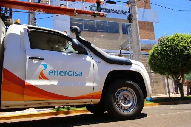 Sem energia, quem busca Defensoria espera 8h por atendimento