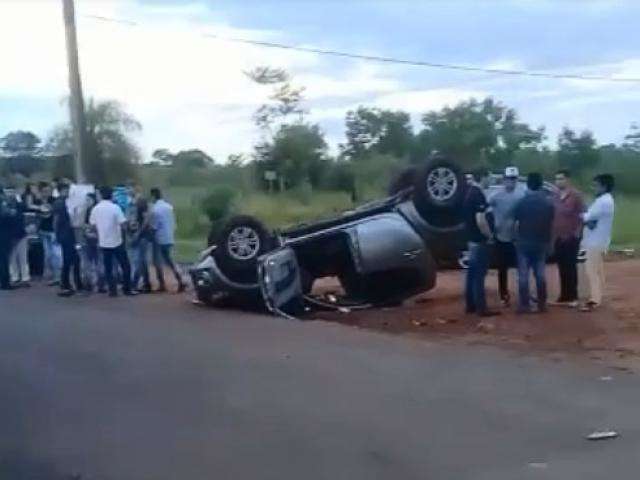 Jovem invade canteiro central, capota camionete e morre aos 20 anos