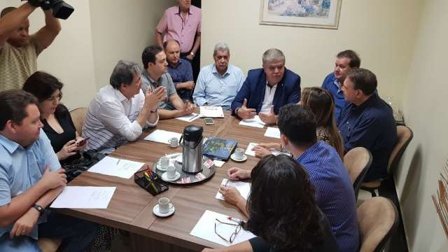 Reuni&atilde;o no PMDB tem Marun, senadores, deputados e Puccinelli