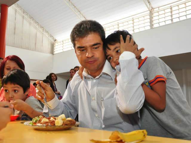  Na volta &agrave;s aulas, crian&ccedil;as lembram do susto e aprovam card&aacute;pio da merenda