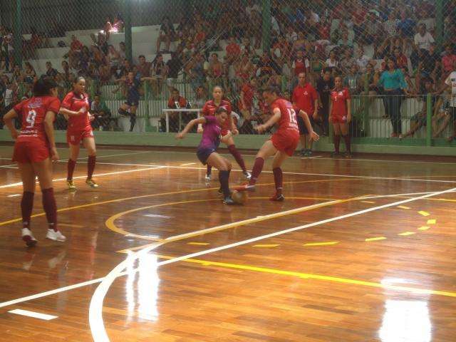 Primeiro s&aacute;bado de futsal feminino tem empate e goleada no Pelezinho 