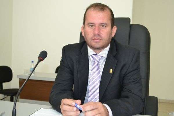 Vereador tem alta, dep&otilde;e &agrave;s 15h, mas sess&atilde;o de cassa&ccedil;&atilde;o fica para janeiro