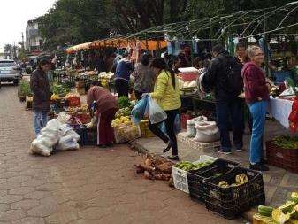 "Vida continua normal": comerciantes tentam acalmar turistas ap&oacute;s mortes