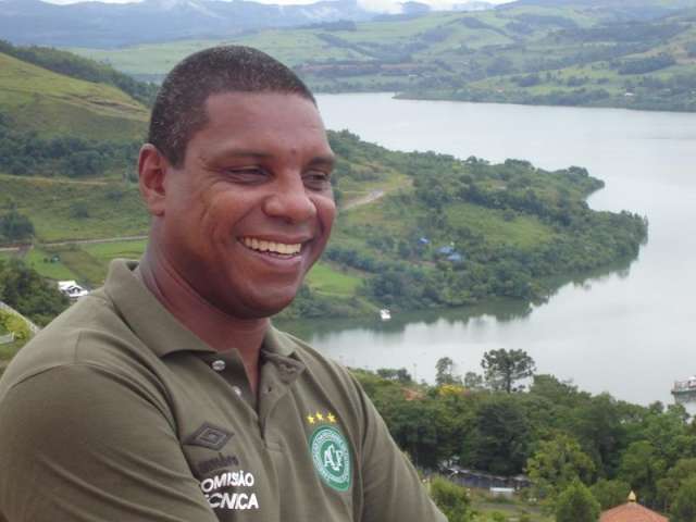 Oper&aacute;rio anuncia treinador ex-Chapecoense para a disputa do Estadual