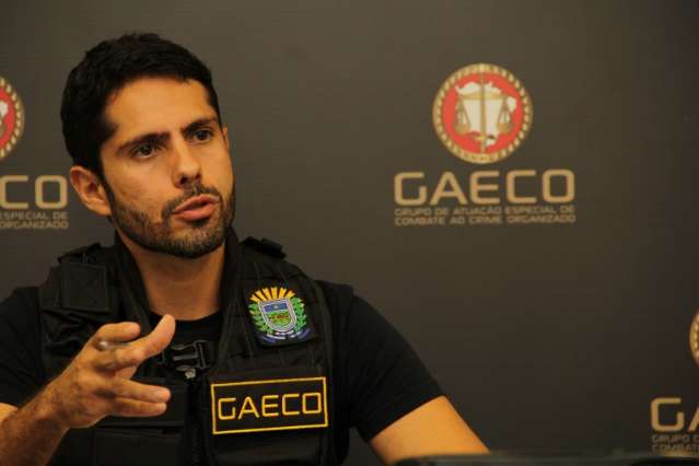 Al&eacute;m de farra das di&aacute;rias, MPE investiga contratos ilegais em C&acirc;mara