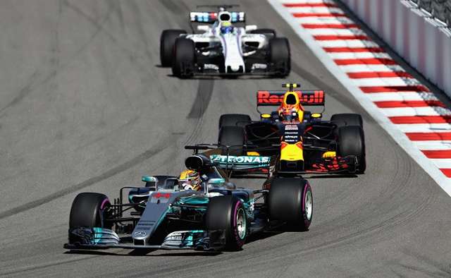 Hamilton vence duelo particular contra Vettel no GP da Espanha 