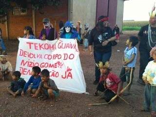 Índios do acampamento Guaiviry, onde presidente da Funai inicia visita amanhã (Foto: Divulgação)