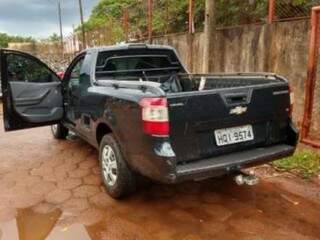 Veículo roubado onde estava um dos suspeitos. (Foto: Divulgação/PM) 