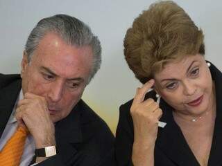 Dilma conversa com o vice-presidente da República, Michel Temer (Foto: Marcelo Camargo/Agência Brasil)