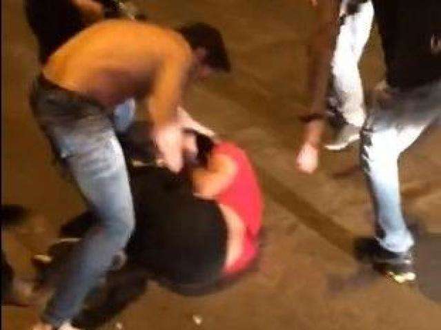 Jovem espancado por &lsquo;bad boys&rsquo; ap&oacute;s festa pede indeniza&ccedil;&atilde;o de R$ 120 mil 