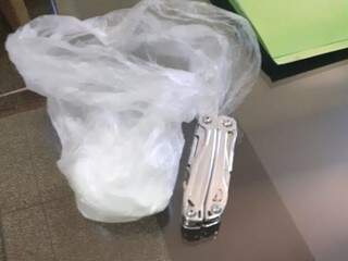 Cocaína foi encontrada no alojamento do escrivão (Foto: Direto das Ruas)