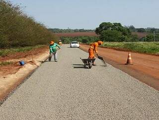 Ainda em Bataguassu, entrega da restauração do asfalto da MS-395, trecho Brasilândia/Bataguassu. (Foto: Agesul)