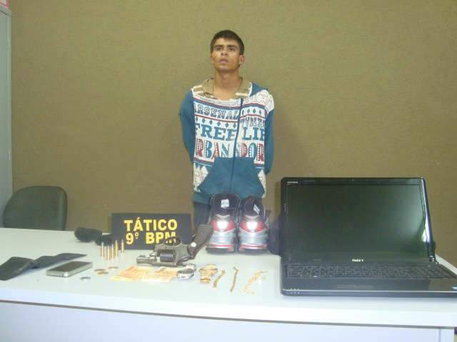  Jovens amea&ccedil;am crian&ccedil;a, roubam casa e na fuga ainda rendem comerciantes