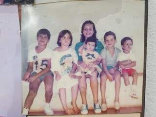 Fábio, Weruska, Vanessa, Talita, Rodrigo e Fabiano, 33 anos atrás. (Foto: Arquivo Pessoal)
