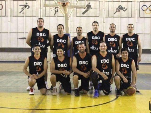 Time de basquete de Dourados faz amistoso preparat&oacute;rio em Maring&aacute;