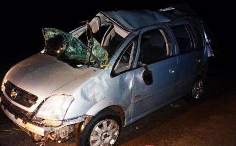 Homem foge da pol&iacute;cia e capota carro com maconha na MS-289