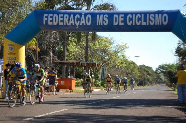Etapa estadual de ciclismo re&uacute;ne 150 novatos e atletas de elite na Capital