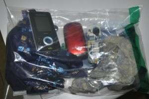 Mulher &eacute; flagrada tentando entrar em pres&iacute;dio com 2 celulares na vagina 