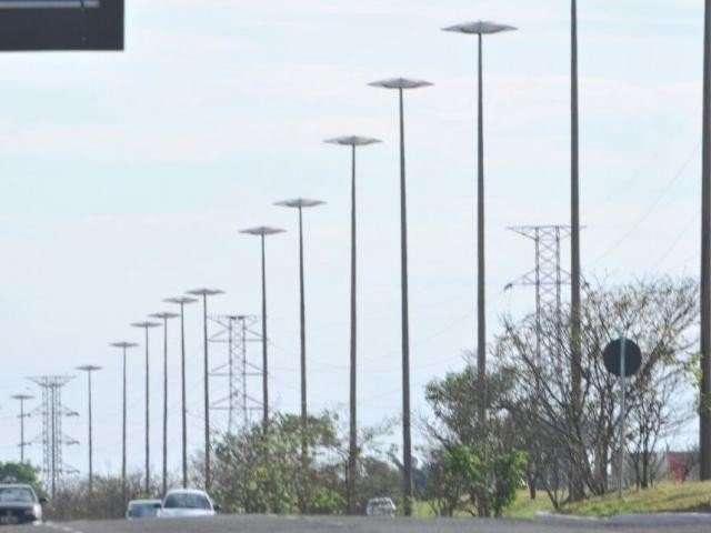 Para diminuir preju&iacute;zo, prefeito pede consenso para usar l&acirc;mpadas de LED