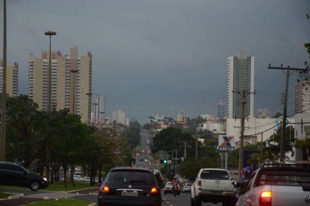 Calor d&aacute; tr&eacute;gua e Campo Grande tem chuva e trovoada