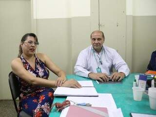 Fabiana de Lima Souza, diretora de uma das escolas atendidas no projeto, ao lado do coordenador da SED, Alfredo Anastácio Neto. (Fernando Antunes)