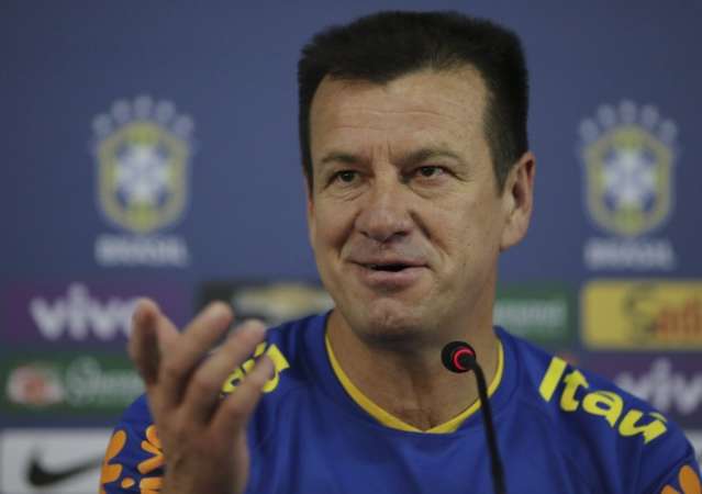 Dunga faz mist&eacute;rio sobre o time que vai enfrentar a Venezuela amanh&atilde;