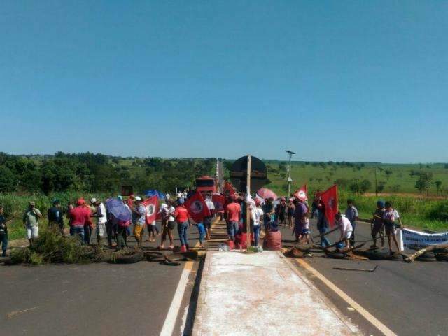 Livre de protestos, tr&acirc;nsito flui normalmente nas rodovias federais