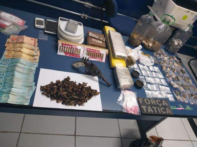 Traficante suspeito de abastecer bares do Centro &eacute; preso escondido em banheiro