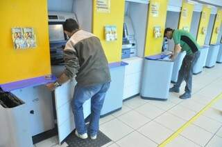  Bandidos explodem caixas eletr&ocirc;nicos do Banco do Brasil da Zahran