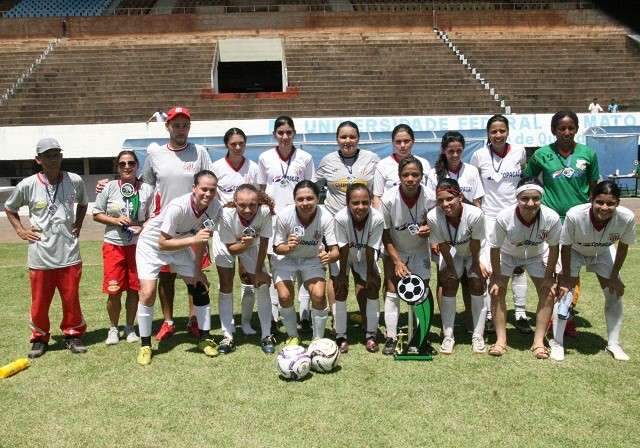 Na v&eacute;spera de estreia na Copa do Brasil, Comercial treina em dois per&iacute;odos