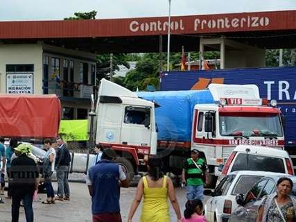 Fronteira do Brasil com a Bolívia continua fechada por caminhoneiros