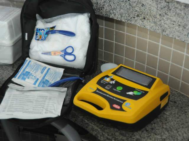 Apesar de leis, ningu&eacute;m fiscaliza uso do desfibrilador em Campo Grande 