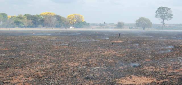  Inc&ecirc;ndio j&aacute; dura cerca de 24h e consome reserva da Capital
