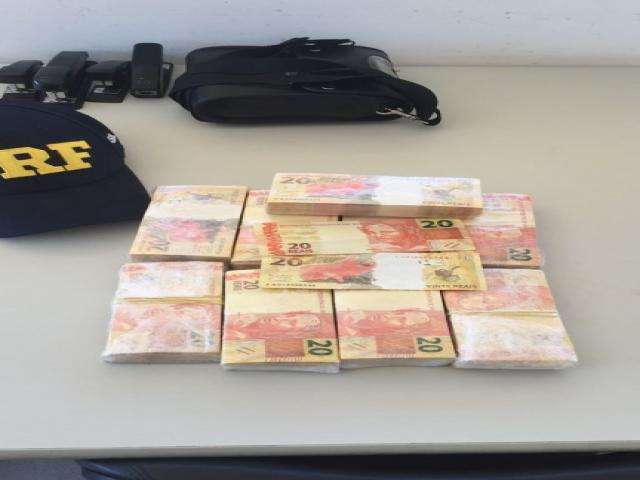Homem &eacute; preso com 48 kg de maconha e R$ 44,4 mil em notas falsas