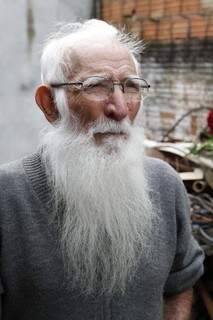 Amolador deixou barba crescer quando tinha 50 anos. (Foto: Marcelo Victor)