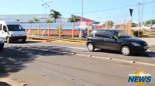 Terminal de integração na Rua Joaquim Murtinho está com grades danificadas. (Foto: Reprodução/TV News)