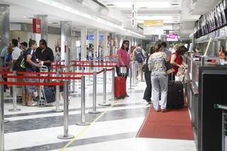 Vendas de passagens no aeroporto aumentaram de 10 a 12% neste ano (Foto: Marcelo Victor)