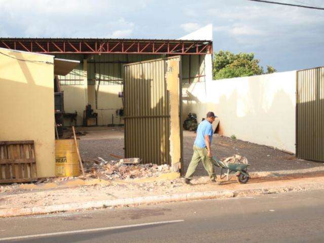 Comerciantes e moradores tentam retomar rotina ap&oacute;s execu&ccedil;&atilde;o de PM