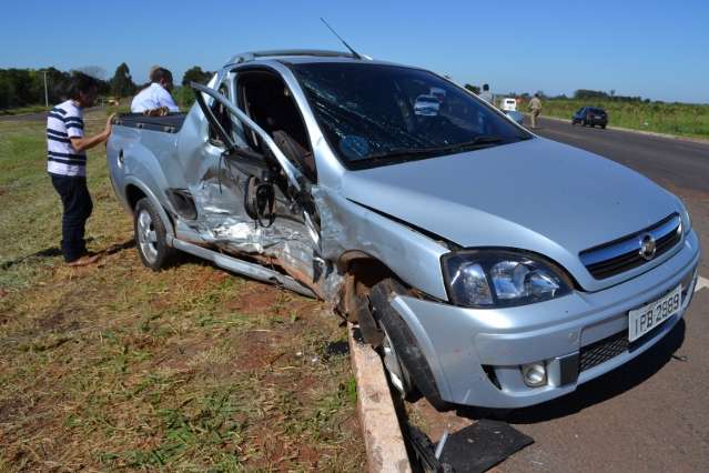 Carros ficam praticamente destru&iacute;dos em acidente com 5  feridos na Capital