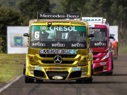 Dois pilotos da Mercedes-Benz largam na frente na Copa Truck