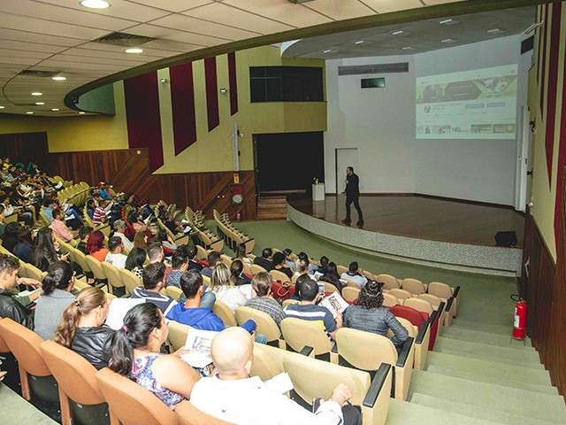 Escritor e Influencer lança curso de coaching 100% online