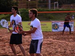 Atletas vão participar de curso para formação de professores de beach tennis. (Foto: Divulgação)