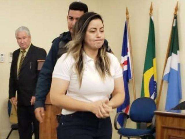 Cabeleireira que matou vendedor em briga de rua &eacute; condenada a sete anos 