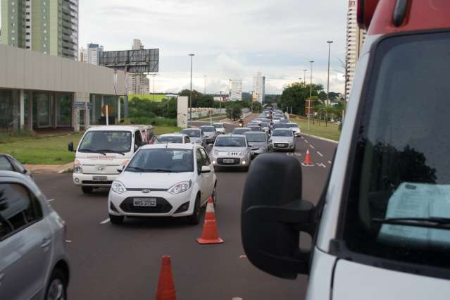 Acidente na Afonso Pena envolvendo duas motos deixa 3 mulheres feridas
